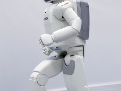 Humanoid robot: The best carrier for AI native Applications, the "Three Principles" of com